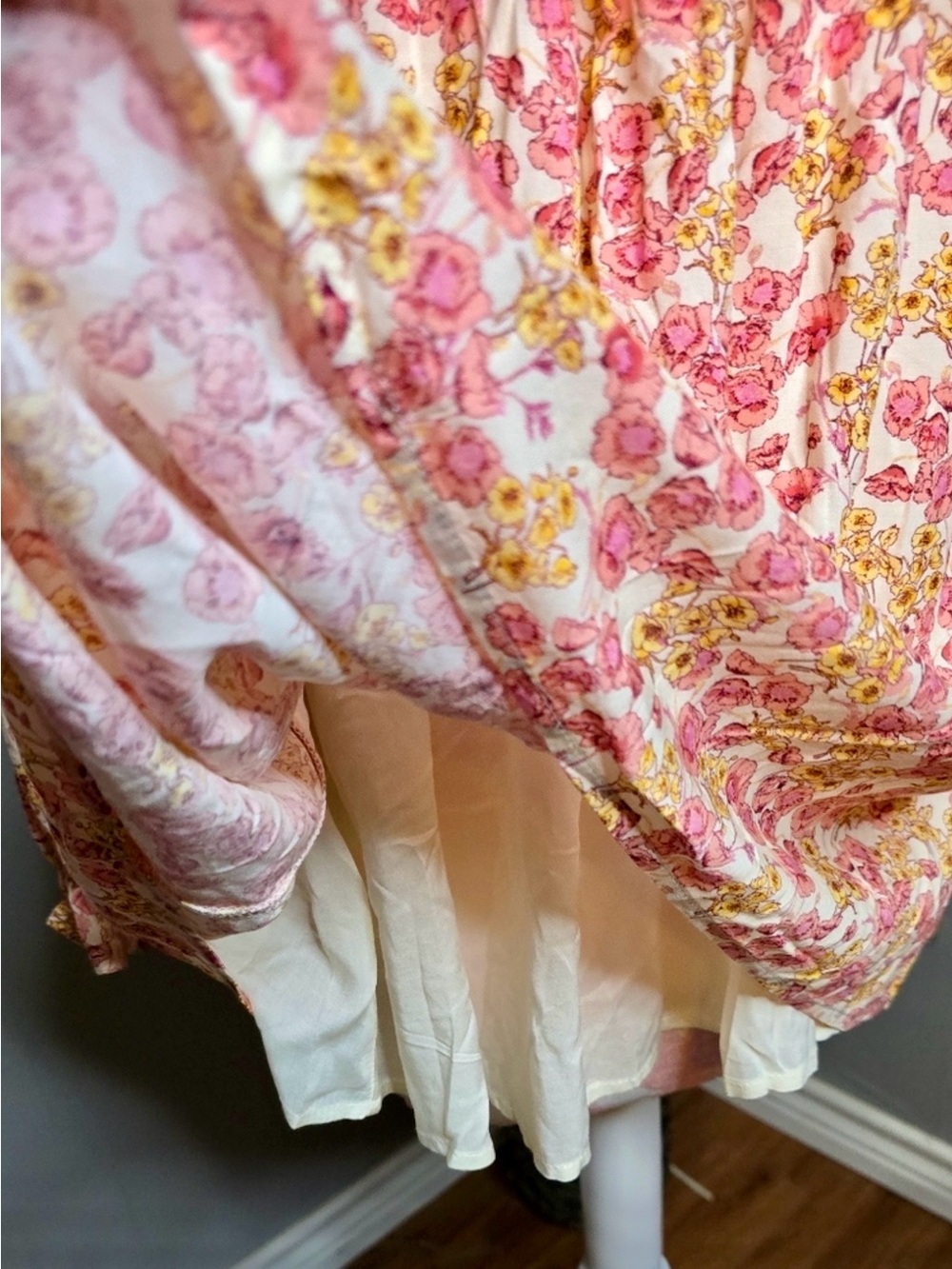 Coco + Jaimeson Pink Floral Bell Sleeve Smocked Mini Dress Size Large - Picture 4 of 7
